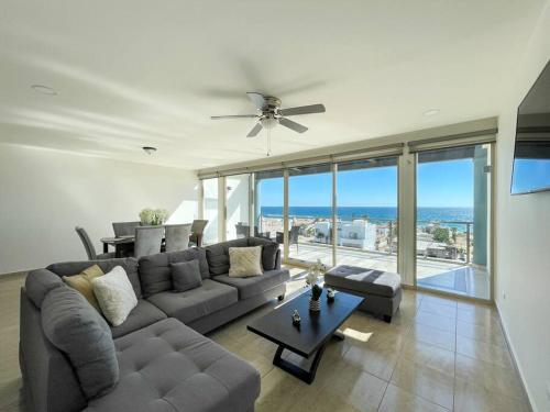 Stylish Luxe Condo with Ocean View and Pools