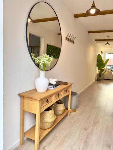 ทางเข้า, FLAIR Apartments Vorarlberg - Küche - Balkon - Kostenloser Parkplatz (FLAIR Apartments Vorarlberg - Stilvolles Wohnen nahe Bodensee & Alpen - Kuche, Balkon & Gratis Parkp) in โวลฟุร์ท