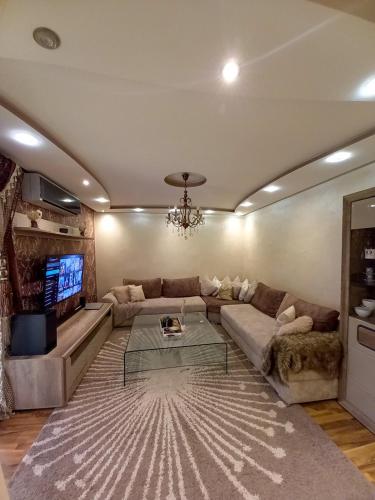 Big, stylish and modern apartment with hot tub in Luxus