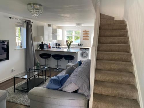 Cheerful 2-bedroom home with free parking in 切斯特郊區