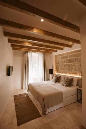 Standard Double Room image 3