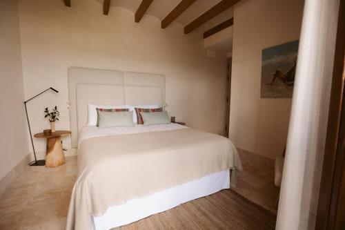 Deluxe Double Room image 7