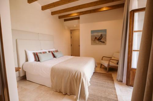 Deluxe Double Room image 5