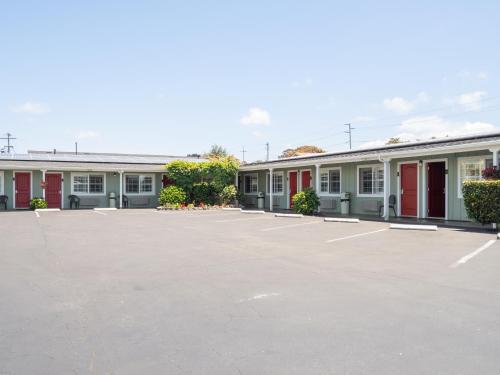 Discovery Inn Monterey Bay - main image