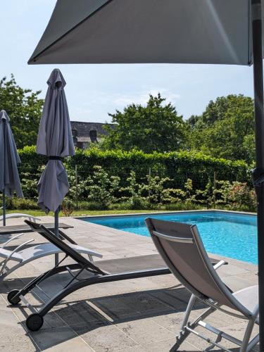 Swimming pool, Chateau de Vassinhac chambres d'hotes Collonges la rouge in Ferrand