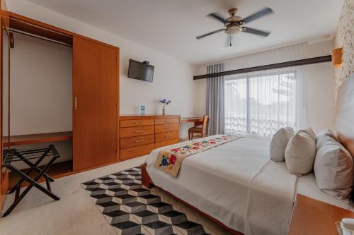 Deluxe Suite image 6