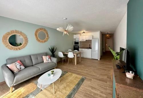 Confort & style dans ce joli appartement de 44 m2, chambre séparée, PLEIN CENTRE de Dole, Dole