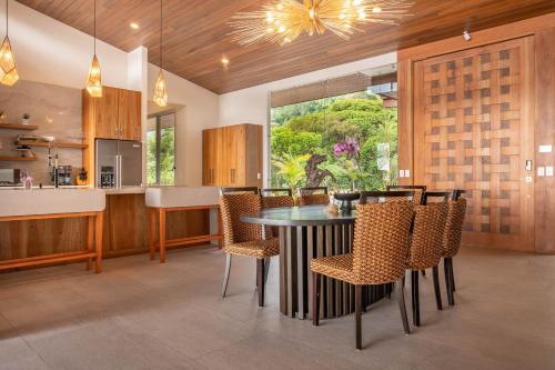 Casa Grande del Mar - by Pura Villas in Punta Mala