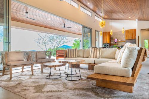 Shared lounge/TV area, Casa Grande del Mar - by Pura Villas in Punta Mala