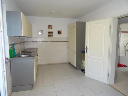 virtuve, Ferienhaus del Pueblo in Theisseil