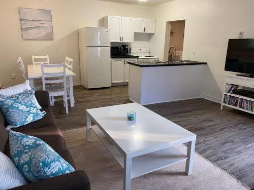 2 bedroom, sleeps 7 in Wasaga Beach