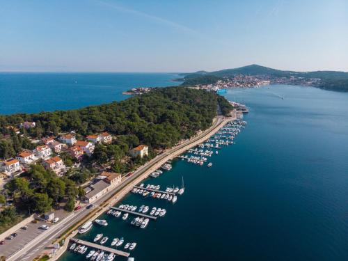 Brunohome - design apartment by the sea in Poljana