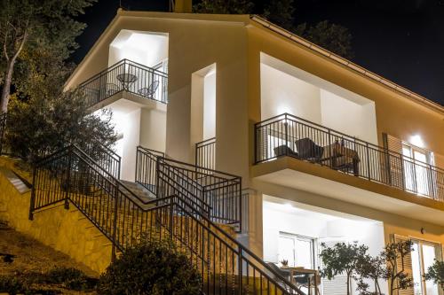 Brunohome - design apartment by the sea in Poljana