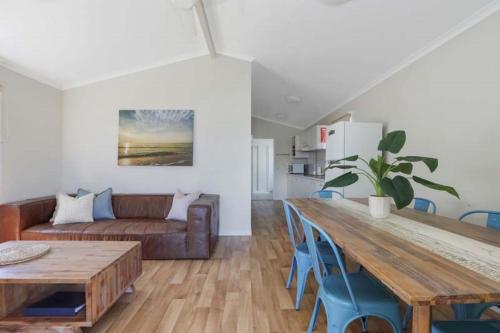 2 bedrooms, 7 beds