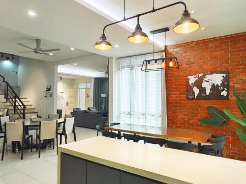 Ocean 23 Batu Ferringhi Shamrock Beach with Swimming Pool 7 Bedroom 30pax photo 4