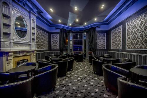 ผับ/เลาจน์, The Carlton Hotel in ฟอล์คเคสตัน