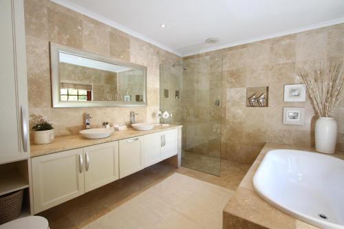 Executive Suite image 7