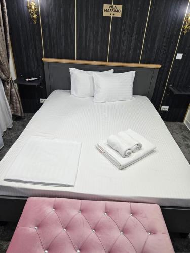 Double Room image 10