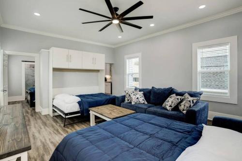 Renovated Beach Bungalow! in Galveston, USA
