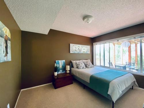 Private, Spacious, & Bright Home, Calgary, Alberta