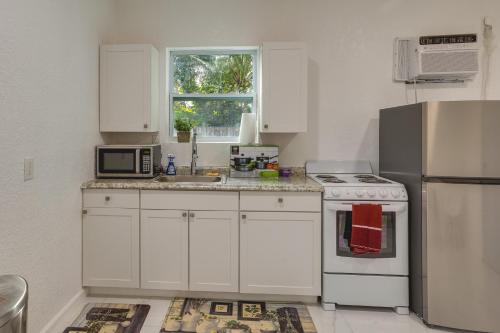 Boynton Beach Vacation Rental about 4 Mi to Beach!