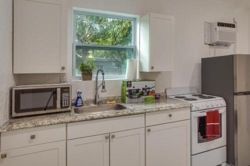 Boynton Beach Vacation Rental about 4 Mi to Beach! in Boynton Beach, USA