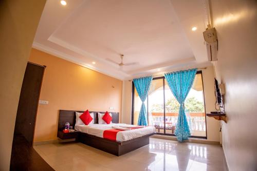 Om Palace photo 2