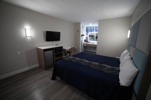 Mid City Inn & Suites Pico Rivera - image 8
