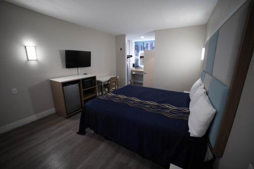 Mid City Inn & Suites Pico Rivera - image 14