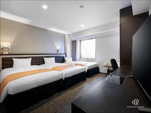 3 twin beds