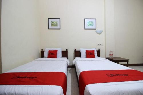 2 twin beds