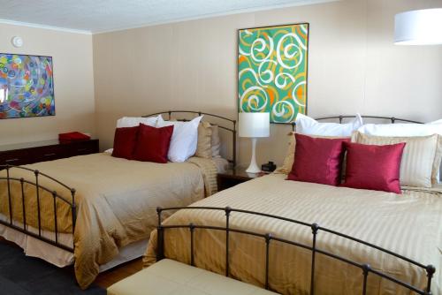 Deluxe Queen Room with Two Queen Beds