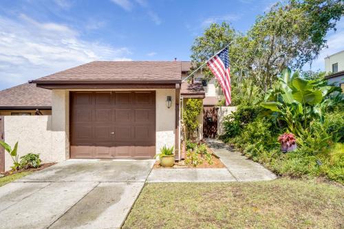 Leesburg Townhome with Deck Walk to Downtown in Leesburg, USA