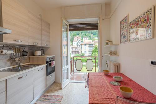Lovely & Quiet Apartment - with Balcony & Parking