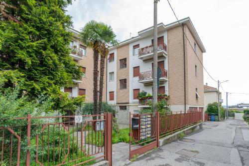 Lovely & Quiet Apartment - with Balcony & Parking