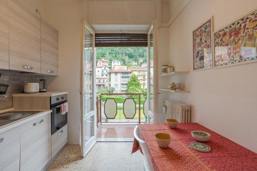 Lovely & Quiet Apartment - with Balcony & Parking