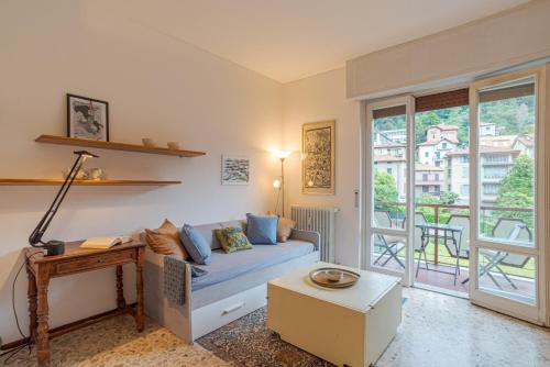  Lovely & Quiet Apartment - with Balcony & Parking in Como