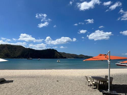 Creys Condo 2 at Pico de Loro Cove in นาซุกบู