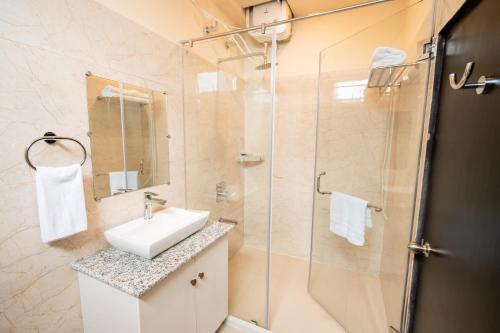 Bathroom, Royale Lalawi Hotel in Aizawl