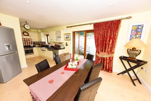 Seadmed, Glandore mews situated in the picturesque village of Glandore in Glandore