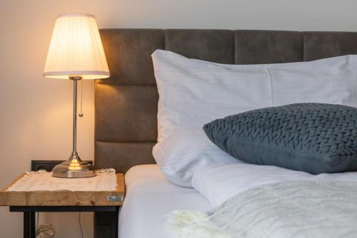 1 king bed, 1 sofa bed
