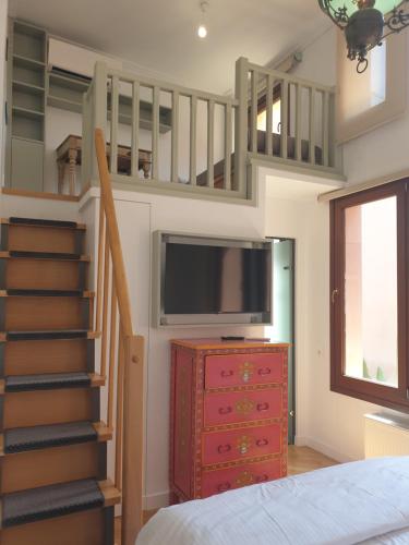 Farmaki Residence, Plaka, Athens (photo 2)