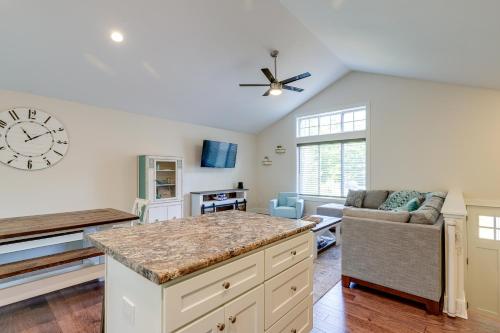 Serene Pentwater Getaway with Yard Near Lakes in Pentwater, USA