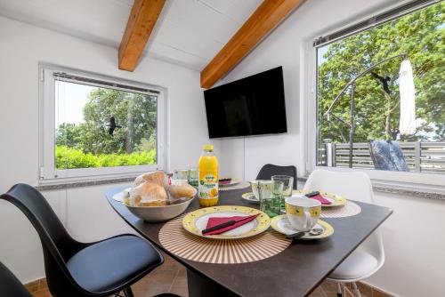 Four-Bedroom Holiday Home image 7