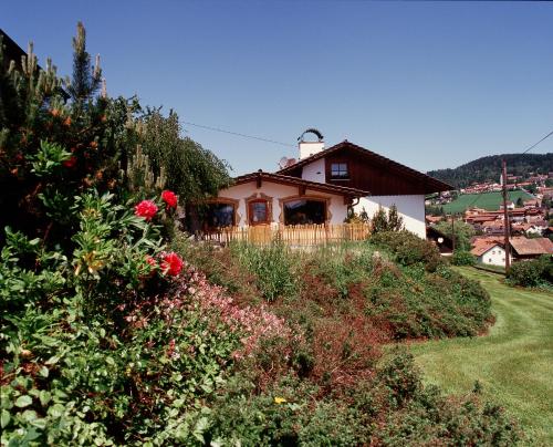2 bedrooms, 3 beds