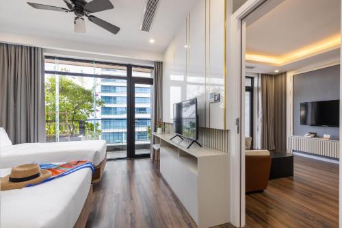 471328834 Chi House Danang Hotel and Apartment