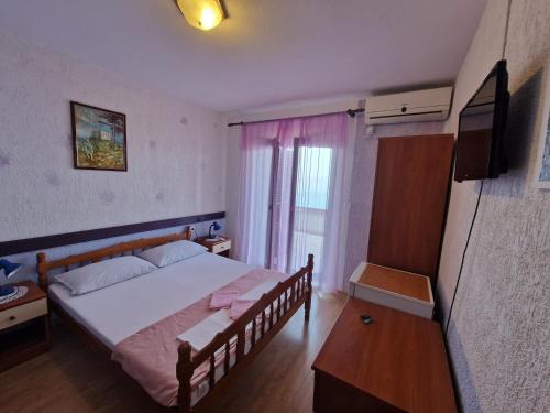 1 double bed
