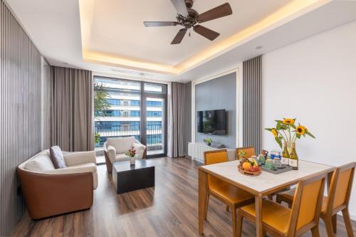 471329634 Chi House Danang Hotel and Apartment