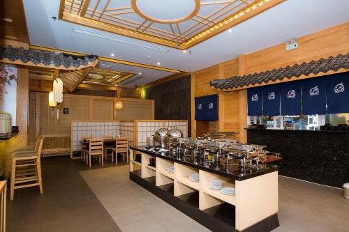 Essen und Erfrischungen, Haiphong Tower (Apartment and Hotel) in Haiphong