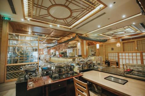 Essen und Erfrischungen, Haiphong Tower (Apartment and Hotel) in Haiphong